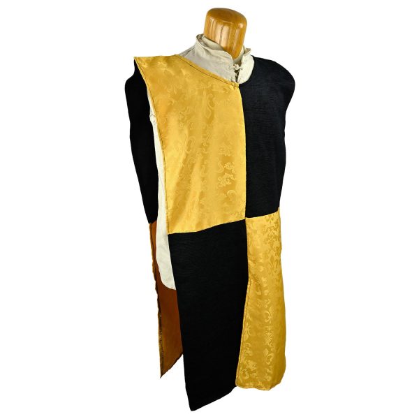 Lawrence Knight Tabard Online now